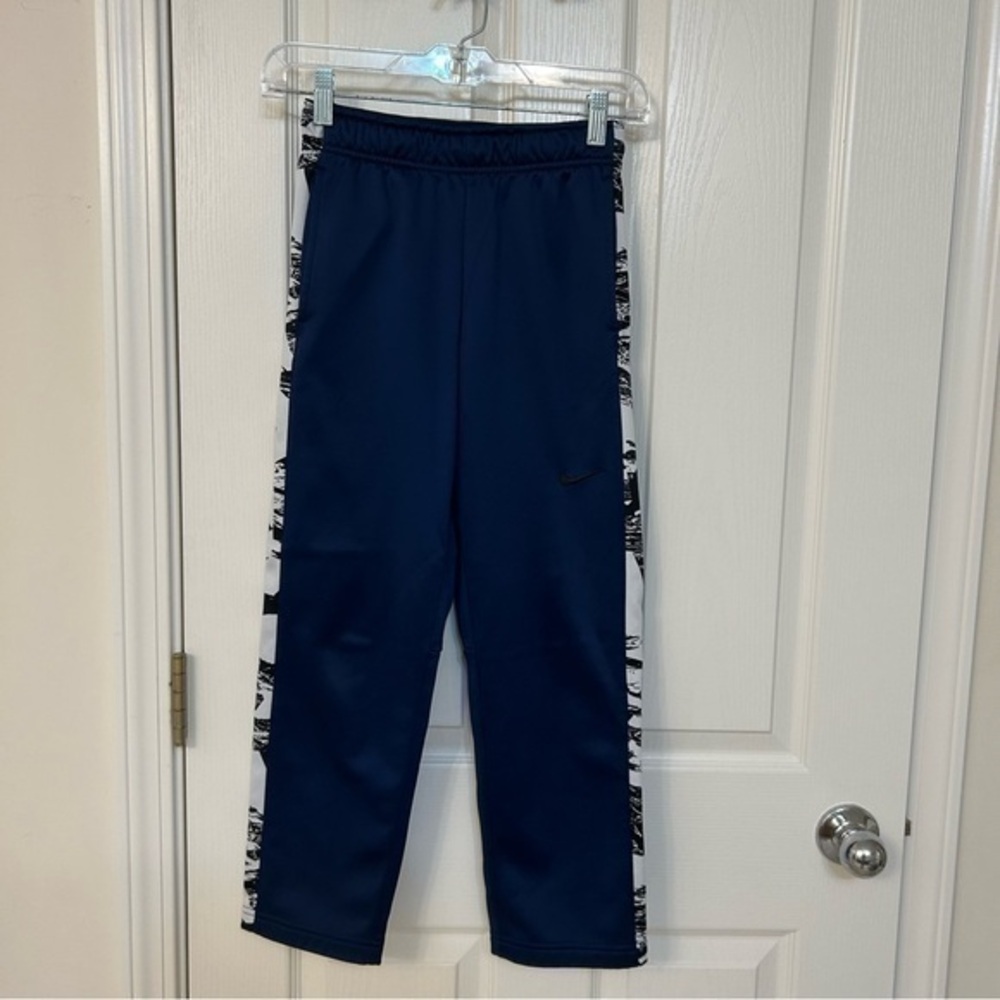 Big boys Nike DriFit pants size M